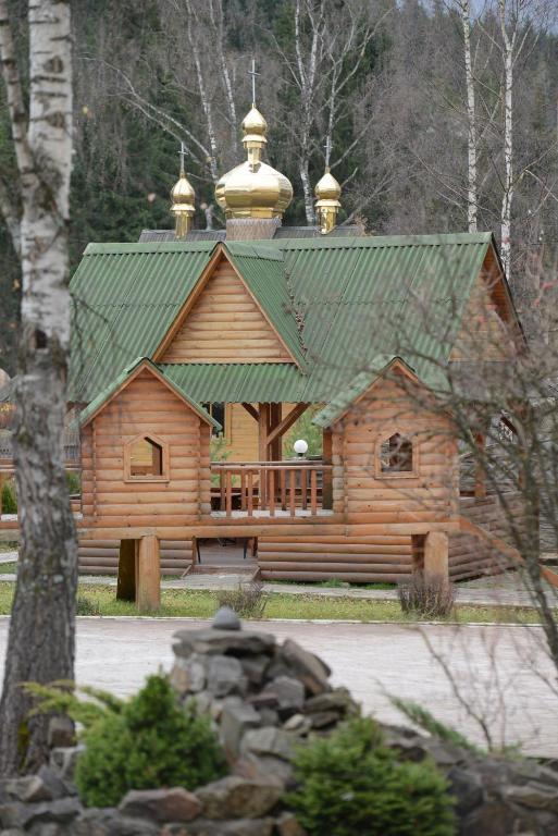 Ялинка Готель Vyshkiv Esterno foto